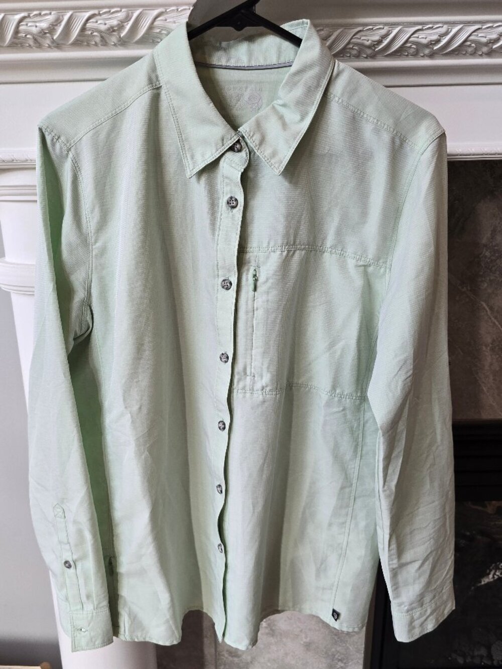 Mountain Hardwear Button Womens large green Roll Tab Sleeve Lightweight Vented